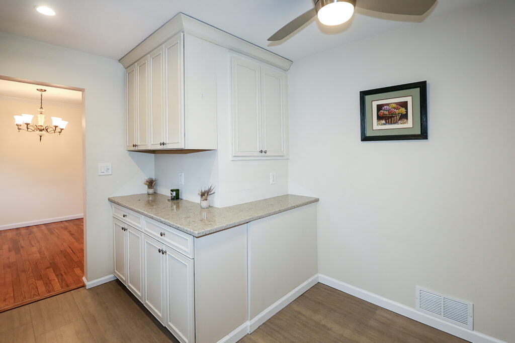 6 Gerhard Rd, Plainview 12 6 Gerhard Rd, Plainview 12