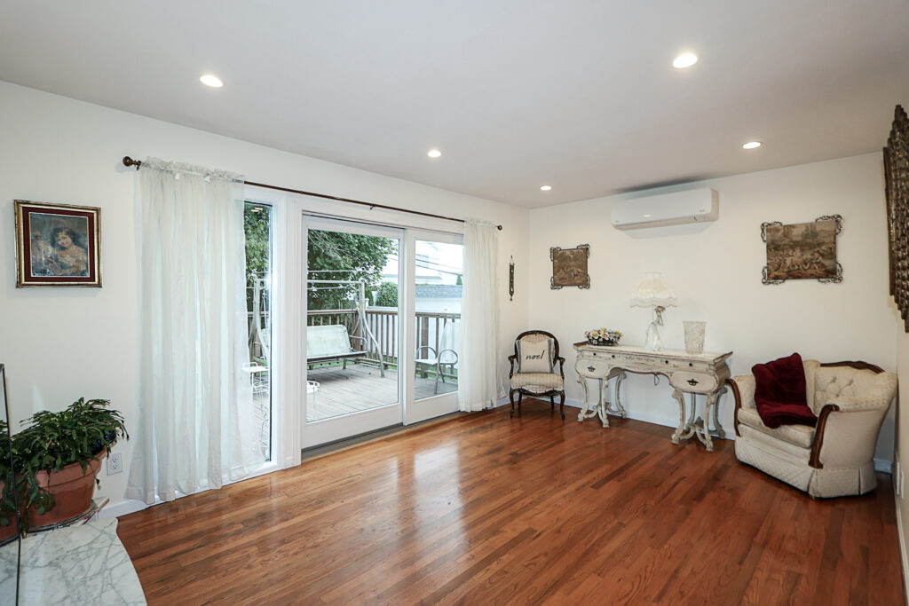 6 Gerhard Rd, Plainview 14 6 Gerhard Rd, Plainview 14