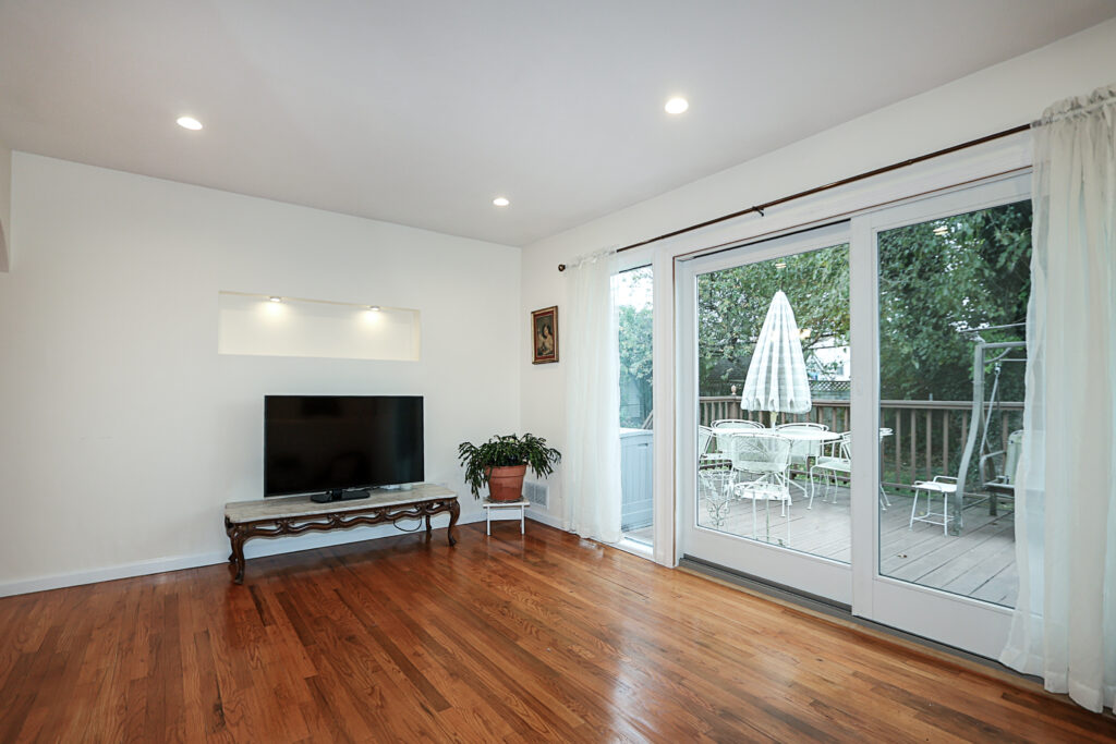 6 Gerhard Rd, Plainview 15 6 Gerhard Rd, Plainview 15