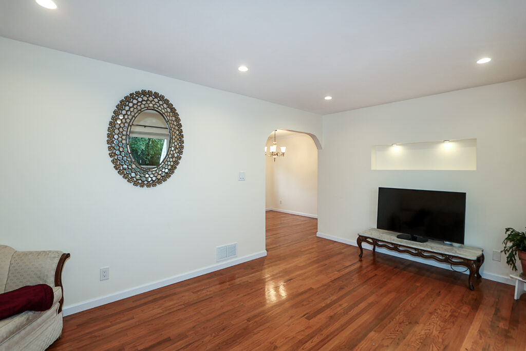 6 Gerhard Rd, Plainview 16 6 Gerhard Rd, Plainview 16