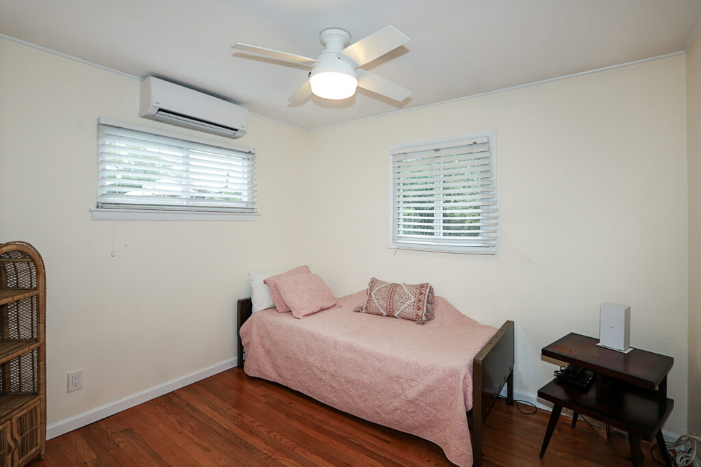 6 Gerhard Rd, Plainview 18 6 Gerhard Rd, Plainview 18